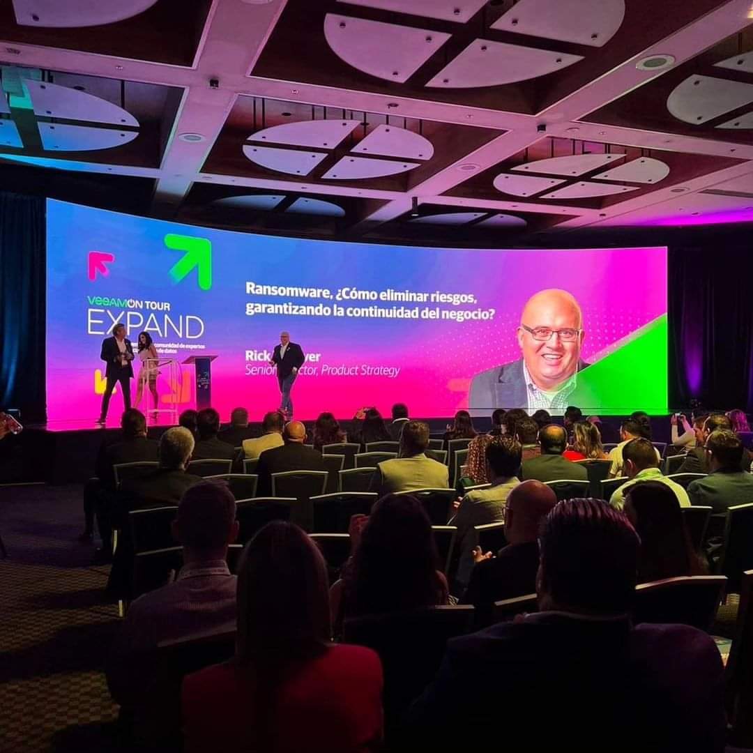 Conferencia — Pantalla de LED & Streaming